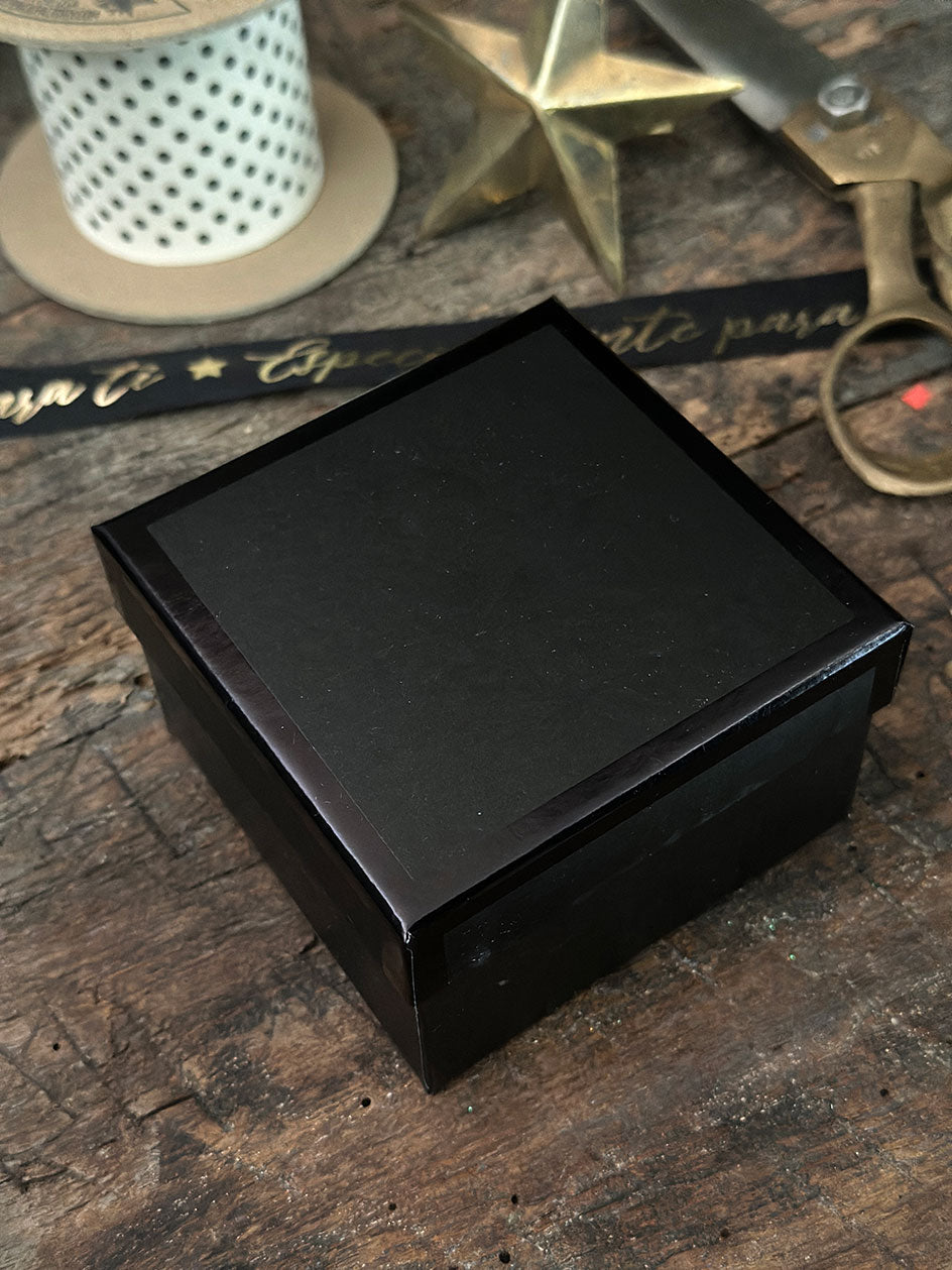Caja Petit · Negra