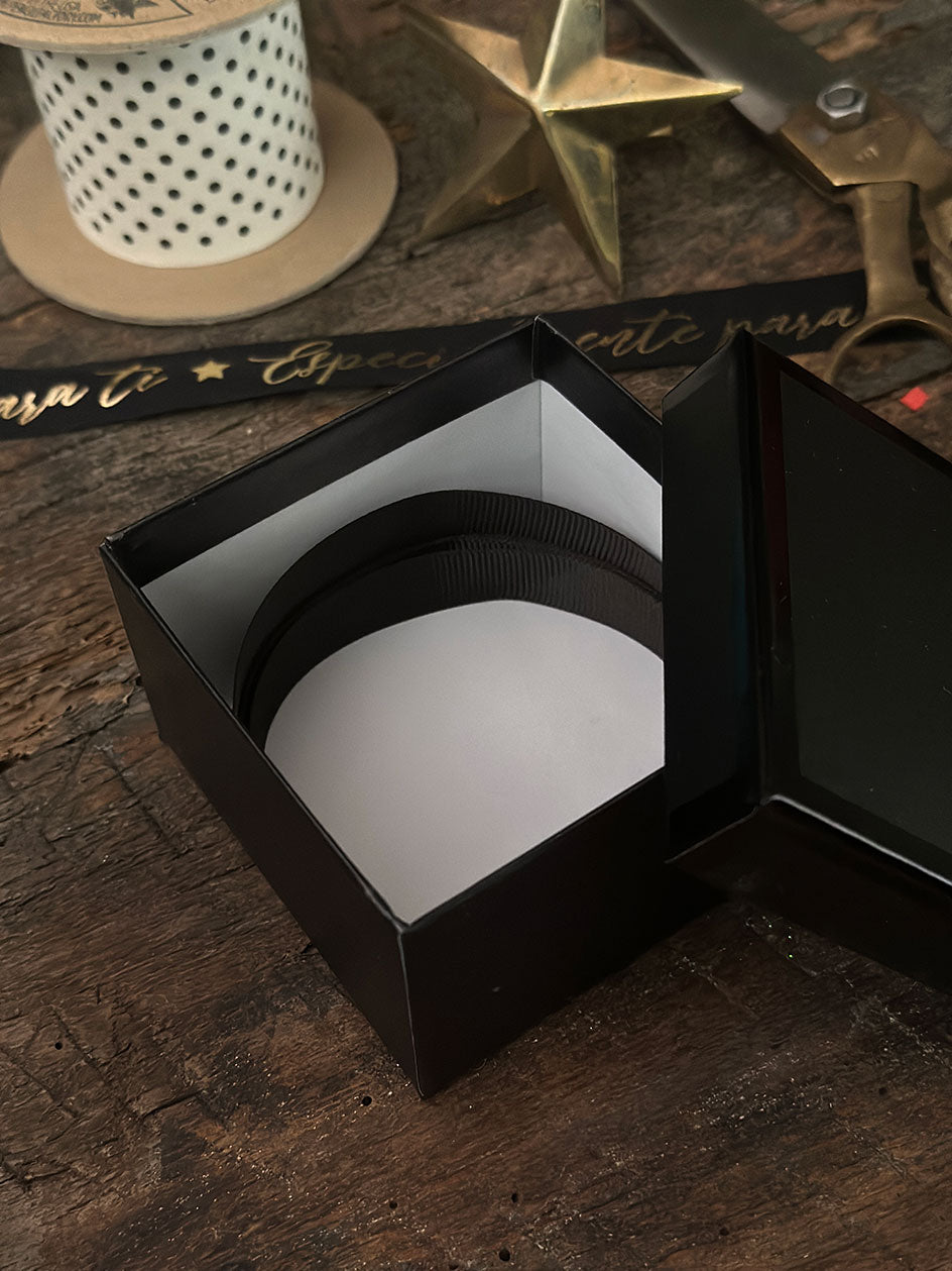 Caja Petit · Negra