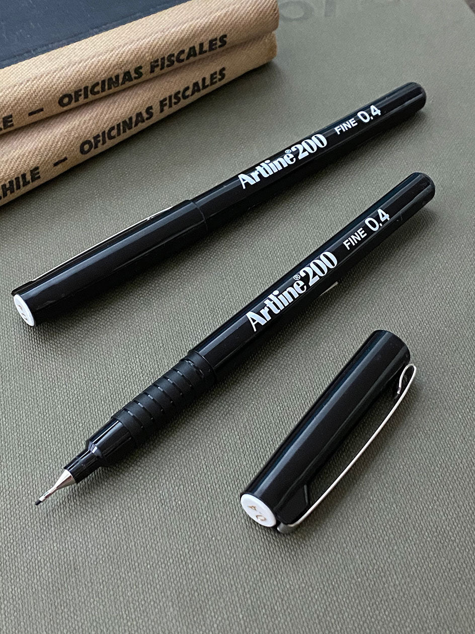 Artline · Black Fine 04 mm.