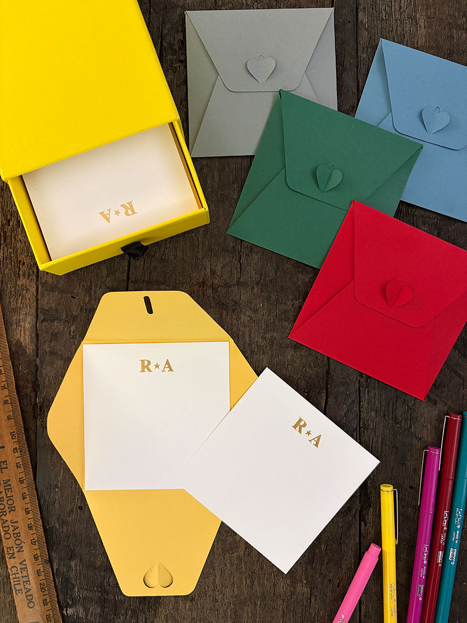 Tarjetas Iniciales Personalizadas · Caja Amarilla