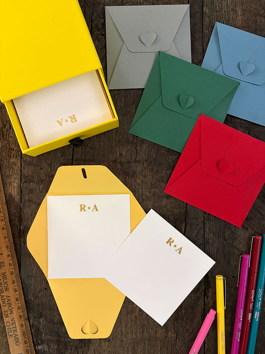 Tarjetas Iniciales Personalizadas · Caja Amarilla