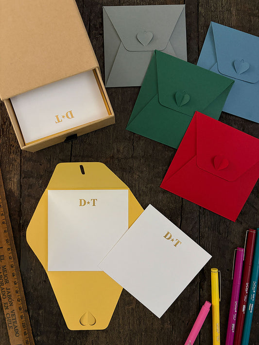 Tarjetas Iniciales Personalizadas · Caja Kraft