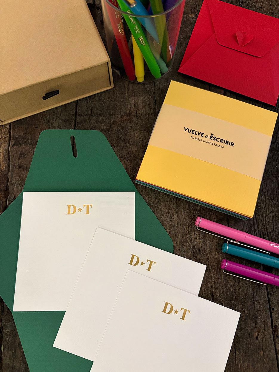 Tarjetas Iniciales Personalizadas · Caja Kraft