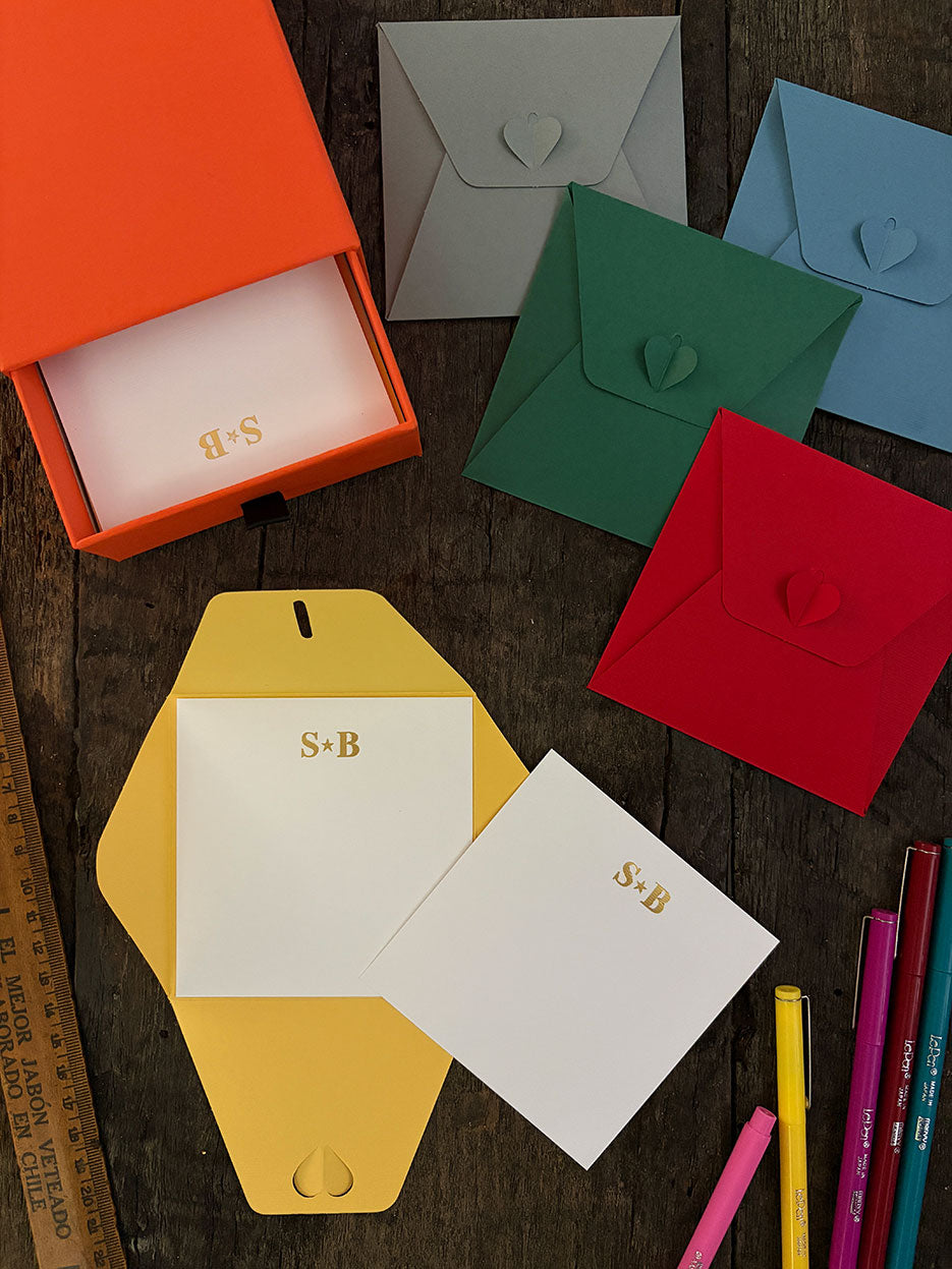 Tarjetas Iniciales Personalizadas · Caja Naranja