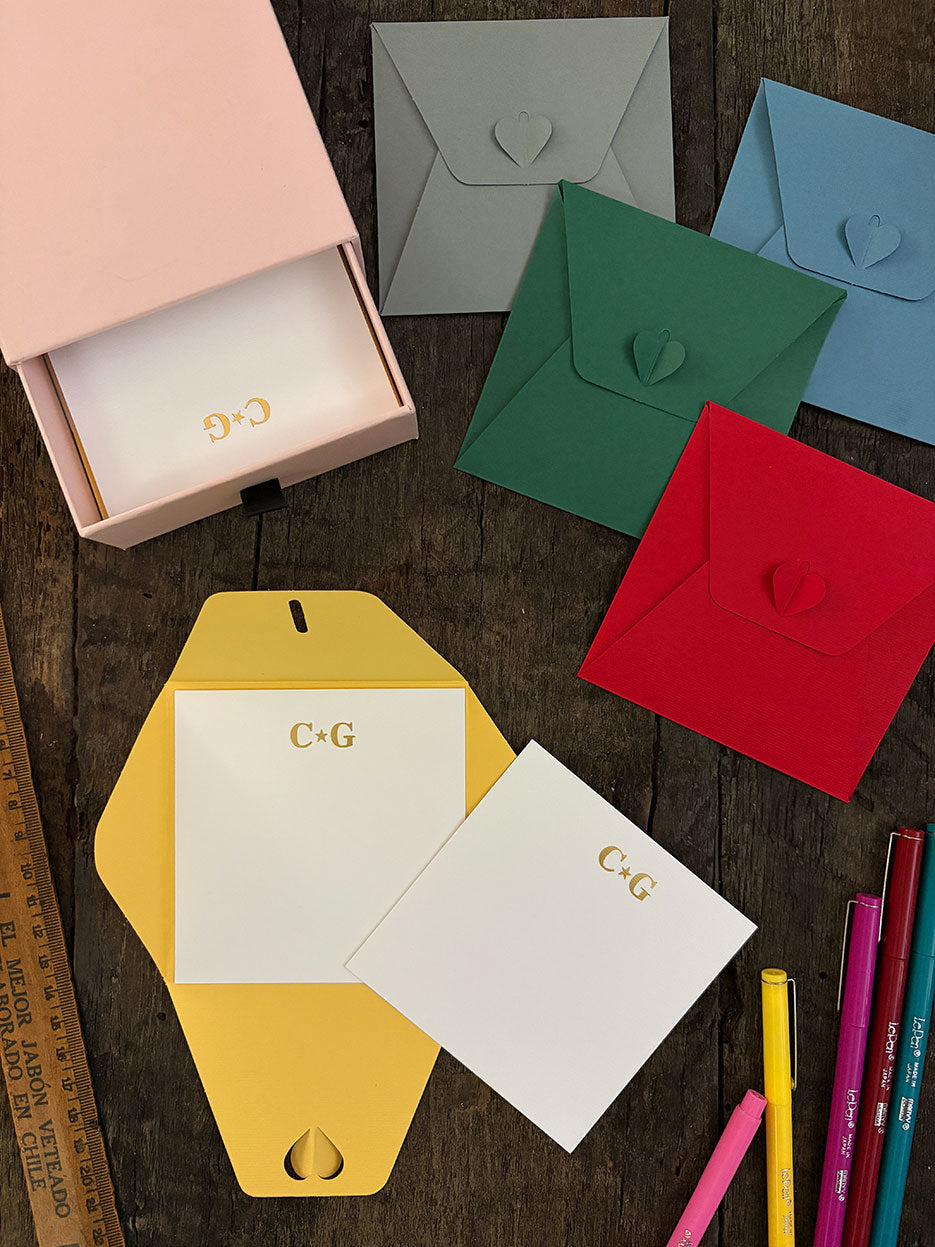Tarjetas Iniciales Personalizadas · Caja Rosa