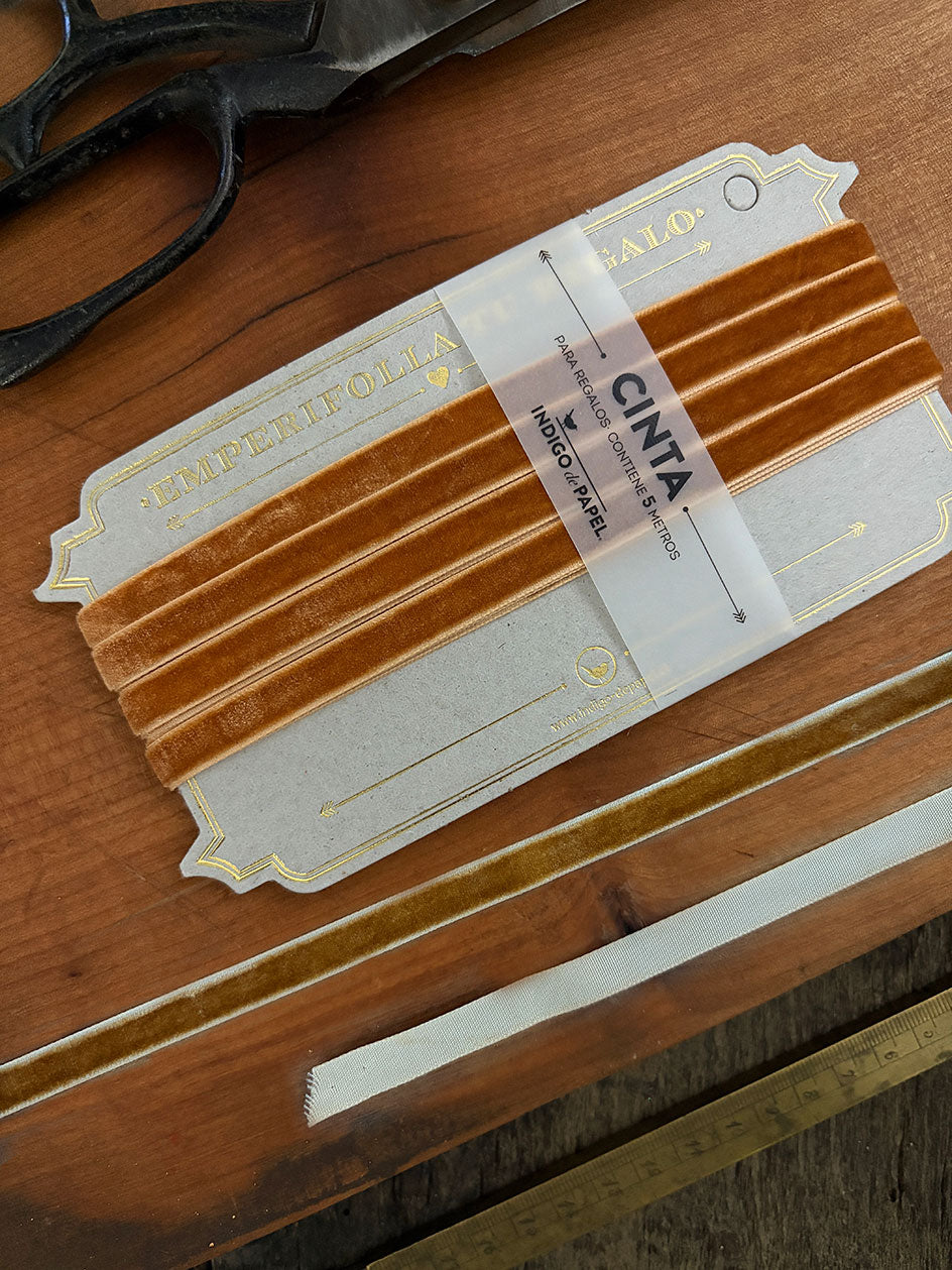 Cinta Terciopelo · Camel