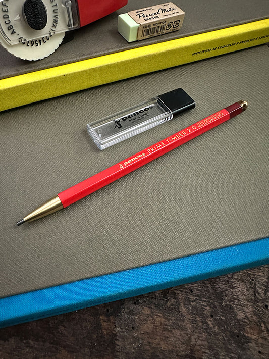 Penco · Portamina Mecánico Madera Rojo
