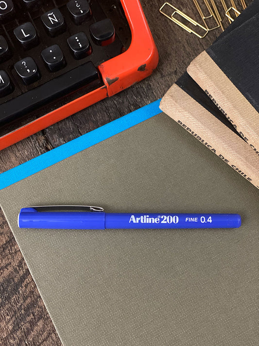 Plumón Artline 200 · Blue Fine 04 mm.