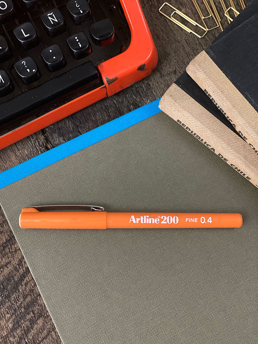 Plumón Artline 200 · Orange Fine 04 mm.