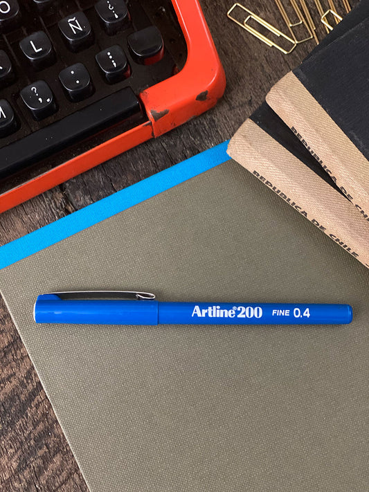 Plumón Artline 200 · Royal Blue Fine 04 mm.